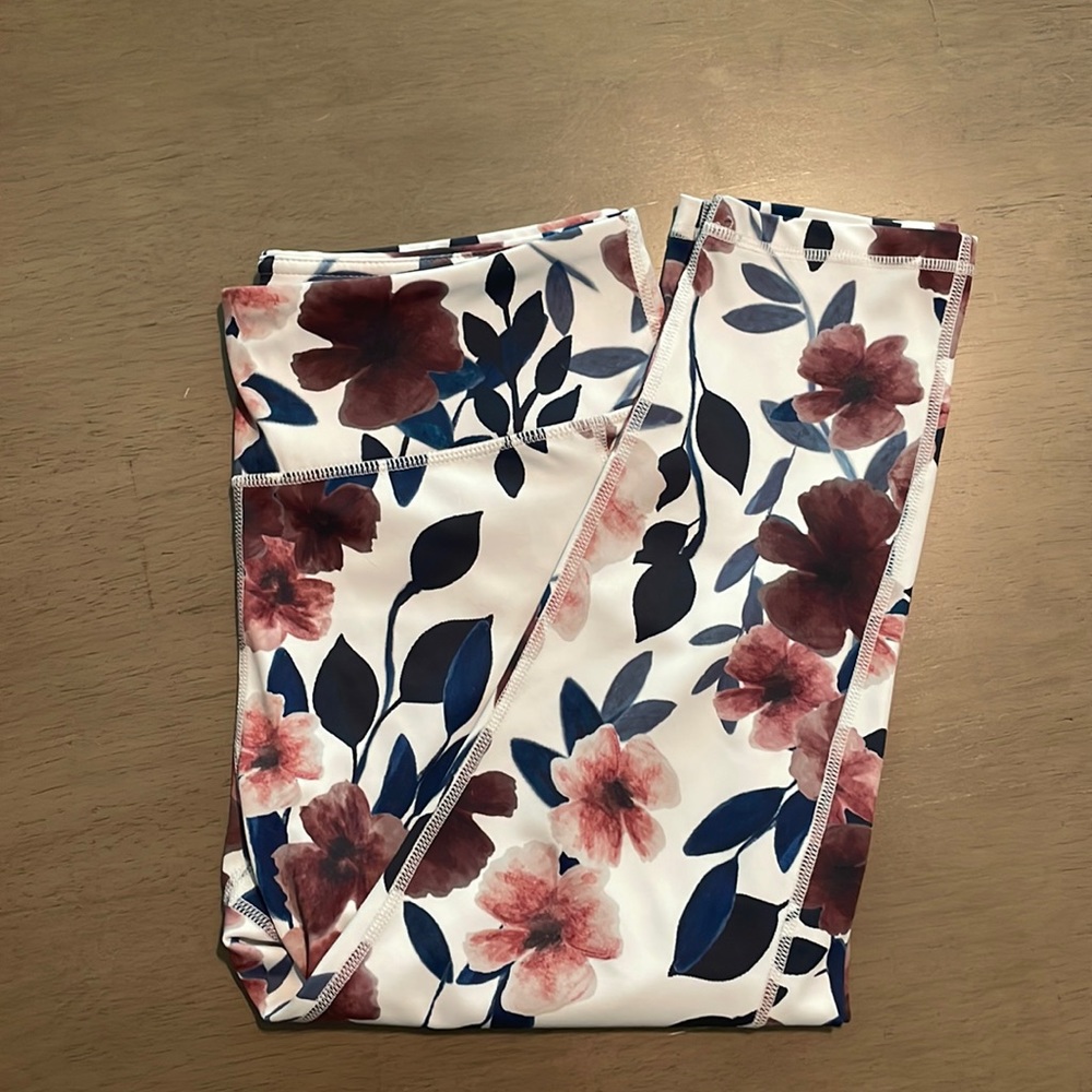 Senita Athletics large  7/8th Bloomfield Capris.